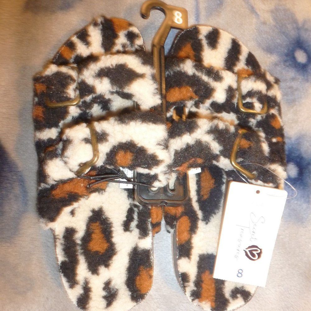 Sale Fuzzy Sandals Leopard  dual strap flexible outsole slippers Sz 6,7.8,10,11
